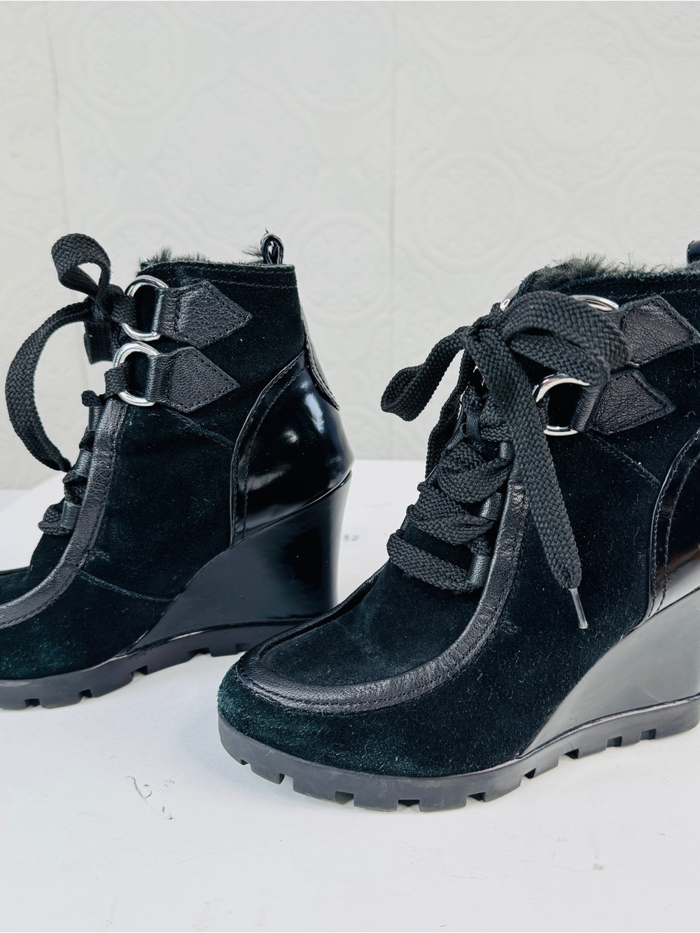 Guess Boots sz 5.5 Black Suede Ankle Booties Lace Up Patent Wedges Women's Fur